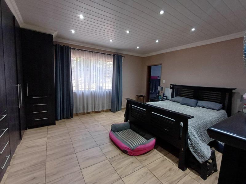 5 Bedroom Property for Sale in Claremont Western Cape